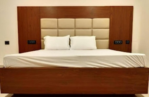 Katra House | Discover Shanti Guest House: Your Budget-Friendly Retreat