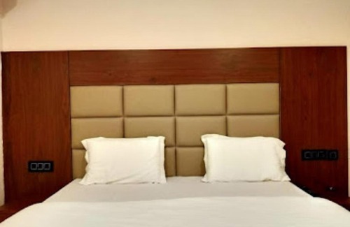 Katra House | Discover Shanti Guest House: Your Budget-Friendly Retreat