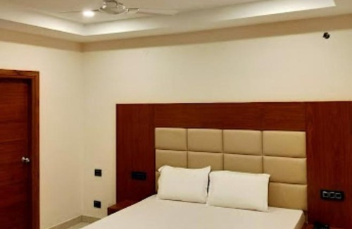 Katra House | Discover Shanti Guest House: Your Budget-Friendly Retreat