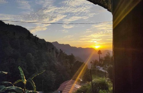 Bageshwar House | Welcoming Shanti Homestay: Family & Pet-Friendly Retreat