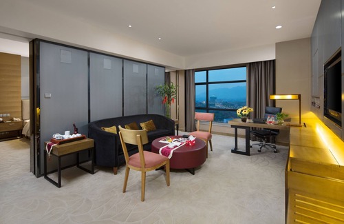 Beita District Hotel | Elegant Shaoyang Huatian Hotel with Family-Friendly Amenities