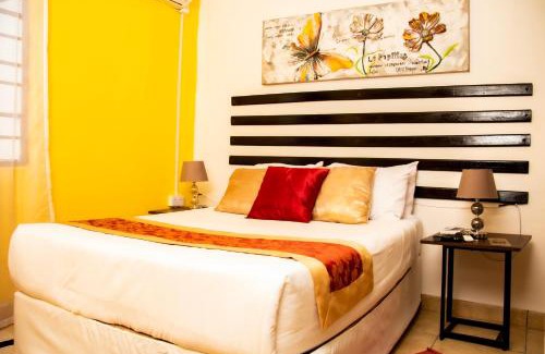 Kgatleng House | Top-Rated Shape Inn Guest House with Pool & Breakfast