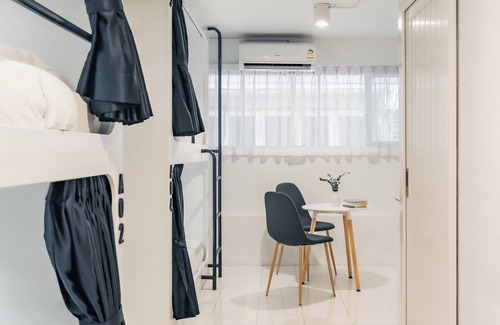 Old City Hotel | Budget-Friendly Shapel Hostel & Cafe with Family Amenities