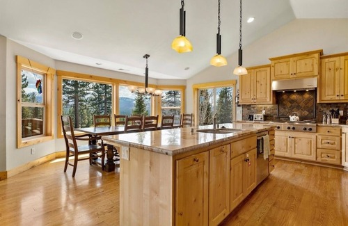 South Lake Tahoe House | Spacious Shaquinaw! 5 Bedroom Home with Pool & Spa