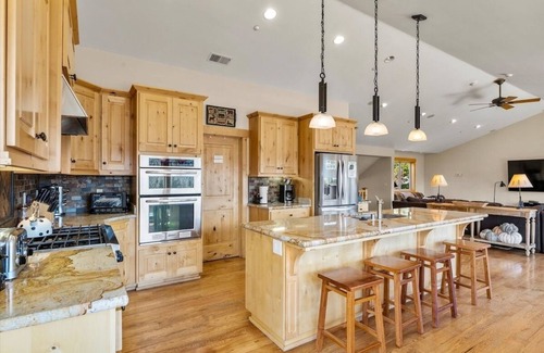 South Lake Tahoe House | Spacious Shaquinaw! 5 Bedroom Home with Pool & Spa