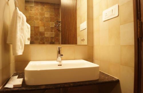 Dangui Colony Hotel | Budget-Friendly Stay at Sharayu One with Free Breakfast