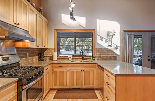 Overlook Park House | Pet-Friendly Retreat with Huge Deck & Wooded Views