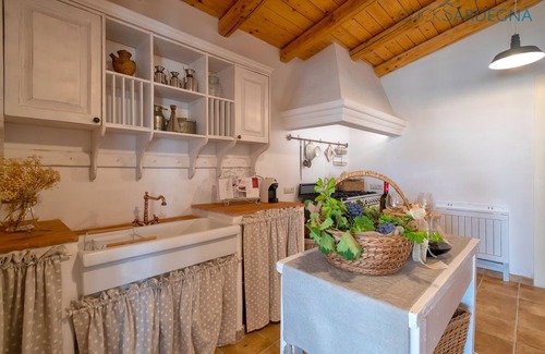 Mores Villa | Relax at Shardana Wine Estate: Pool, Spa & Ocean Views