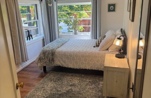 Jacksonville Bed & Breakfast | Discover a Cozy Log Cabin Near Historic Jacksonville!