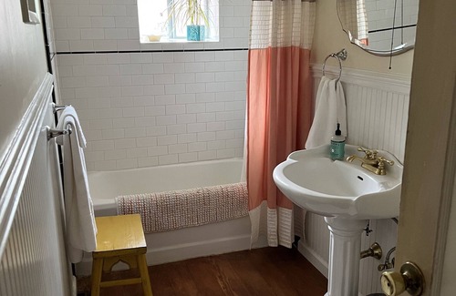 Jacksonville Bed & Breakfast | Discover a Cozy Log Cabin Near Historic Jacksonville!
