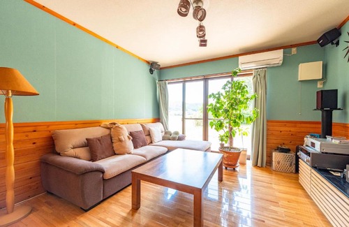 Takeo House | Top-Rated Retreat at Share Creative&Bed with Hot Tub & Breakfast