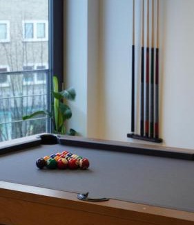 Rotherbaum Apartment | Relax at Apartment Grindelallee Hamburg with Pool Access