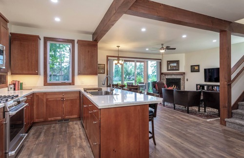 Bigfork House | Discover Waterfront Property with Shared Boat Dock & Kitchen