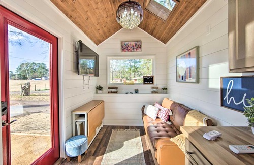 Lone Star House | Tranquil Daingerfield Tiny Home with Lake View & Dock Access
