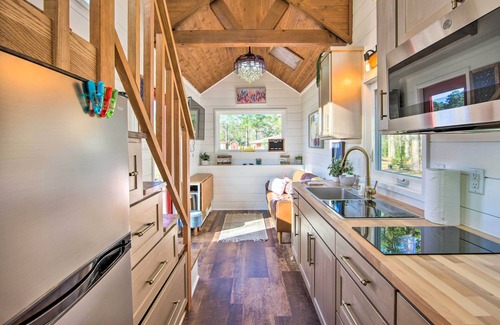 Lone Star House | Perfect Getaway: Daingerfield Tiny Home with Lake View