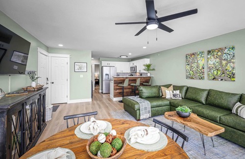New Braunfels Condo | Top-Rated Condo with Pool & Hot Tubs Near Downtown!