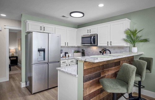 New Braunfels Condo | Top-Rated Condo with Pool & Hot Tubs Near Downtown!