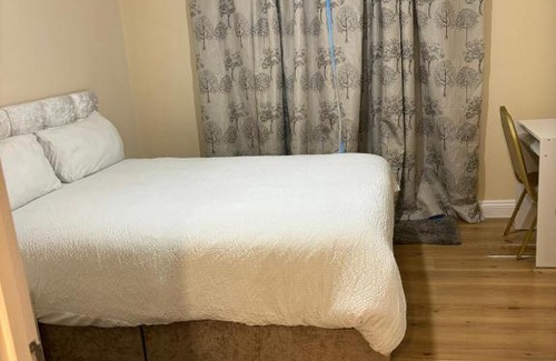 Cribbs Causeway House | Cozy Shared House on Chakeshill Drive for Family Getaways