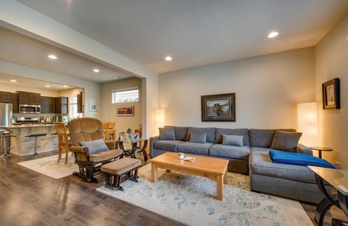 Rock Creek House | Cozy 2-Bedroom Stay with Ocean Views & Spa Amenities