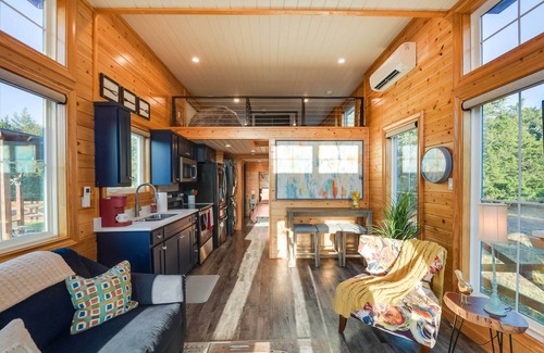 Whitney Cabin | Whitney Retreat: Relax by the Pool & Soak in Hot Tub