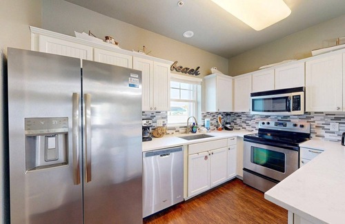 Safe Harbor Condo | MC07 Condo with Pool & Ocean View, Steps from the Beach