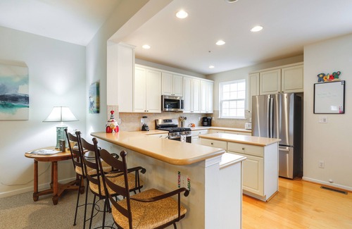 Ocean View Apartment | Ocean View Townhome with Pool Access and Pet-Friendly Amenities