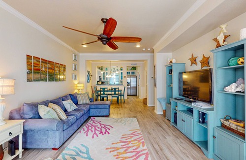 Safe Harbor House | MC13 Condo: Oceanfront Retreat with Pool & Pet-Friendly
