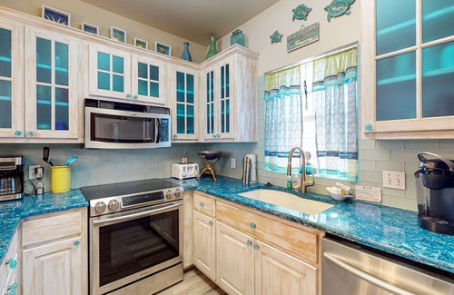 Safe Harbor House | MC13 Condo: Oceanfront Retreat with Pool & Pet-Friendly