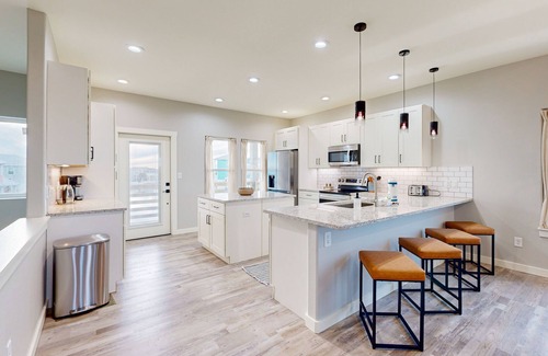 Bella Vista House | Relax at LCB11 Sunset Skies: Oceanfront Pool & Spa Retreat