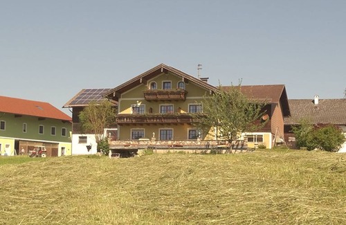 Oberhofen am Irrsee Apartment | Ideal Shared Room at Sunnhof - Guest Rated 10/10