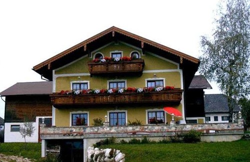 Oberhofen am Irrsee Apartment | Ideal Shared Room at Sunnhof - Guest Rated 10/10