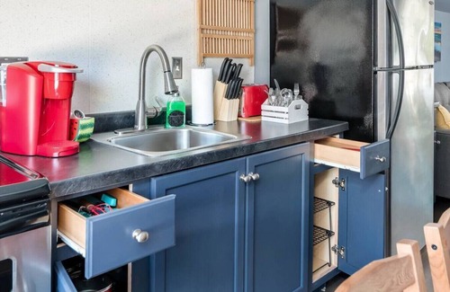 Riverview Apartment | Shark House: Family-Friendly Stay with Kitchen Access