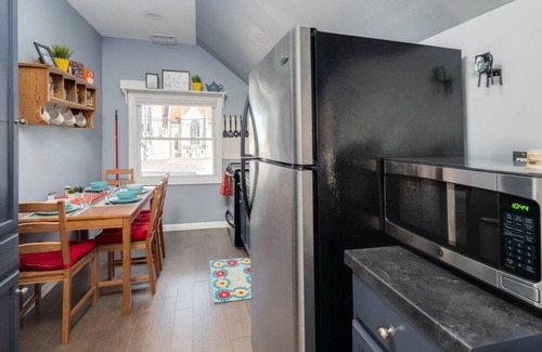 Riverview Apartment | Shark House: Family-Friendly Stay with Kitchen Access