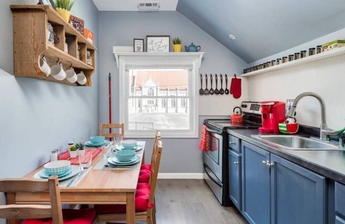 Riverview Apartment | Shark House: Family-Friendly Stay with Kitchen Access