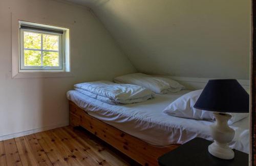 Sund i Lofoten House | Cozy Cabin in Sund: Pet and Child Friendly Retreat