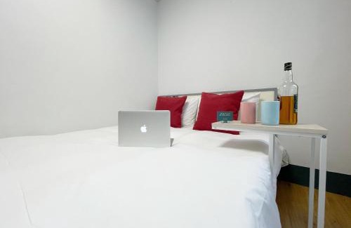 Central District Hotel | Pet-Friendly Sharon Inn with Breakfast & Accessibility