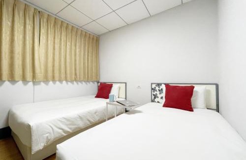 Central District Hotel | Pet-Friendly Sharon Inn with Breakfast & Accessibility