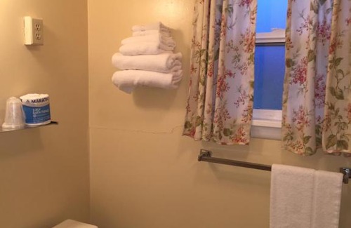 Wells Hotel | Comfortable Stay at Sharon Motel - Family-Friendly Accommodations