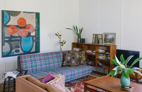 Yamba House | Cozy Retro Cottage – Ideal for Family Getaways