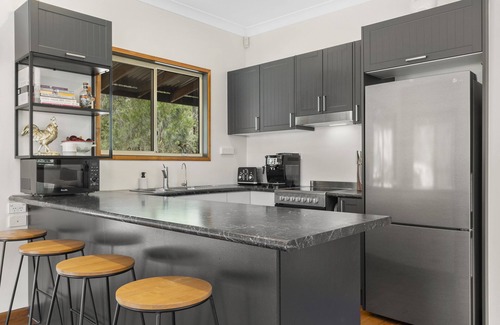 Leets Vale House | Unforgettable Sharpe's Ridge Retreat with Family-Friendly Amenities