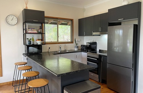 Leets Vale House | Unforgettable Sharpe's Ridge Retreat with Family-Friendly Amenities