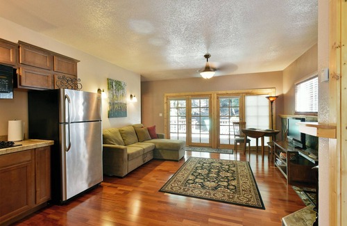 Mount Shasta Ski Chalet | Shasta Cottage, A romantic get-away in Mt. Shasta.
