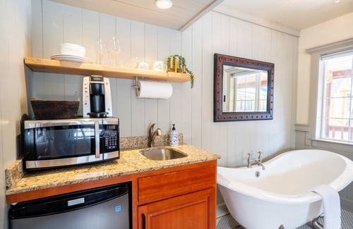 McCloud Cabin | Cozy Mountain Cabin with Fireplace & Lake View Amenities