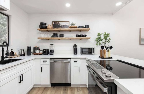 Shaver Lake Condo | Shaver's Modern Forest Retreat-Pool & Spa