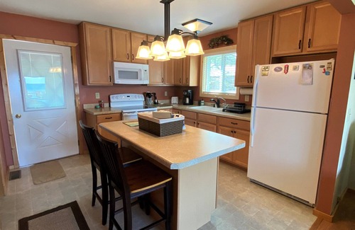 Moran Cabin | Discover Shawandasee on Brevort Lake: Guest Rated 9.8!