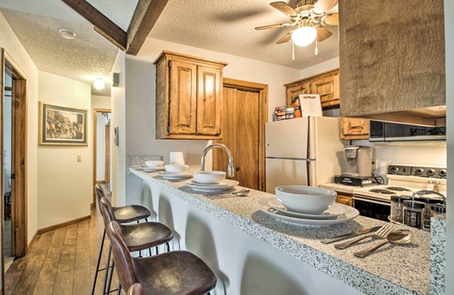 Shawnee Condo | Shawnee Condo: Family-Friendly Retreat Near Kansas City
