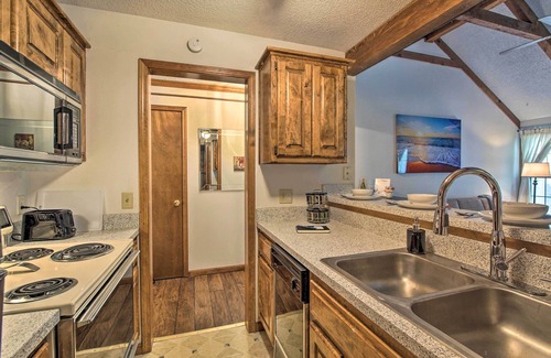 Shawnee Condo | Shawnee Condo: Family-Friendly Retreat Near Kansas City