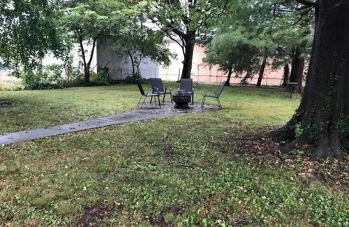 Harrisburg House | Top-Rated Shawnee Forest In Town Retreat for Families & Pets