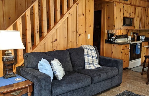 Golconda House | Discover Shawnee Pines Lodging: Top-Rated Loft Cabin Retreat