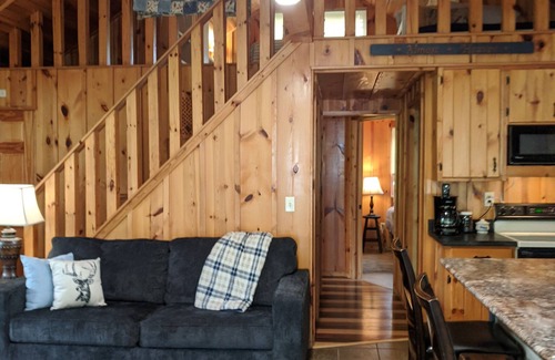 Golconda House | Discover Shawnee Pines Lodging: Top-Rated Loft Cabin Retreat